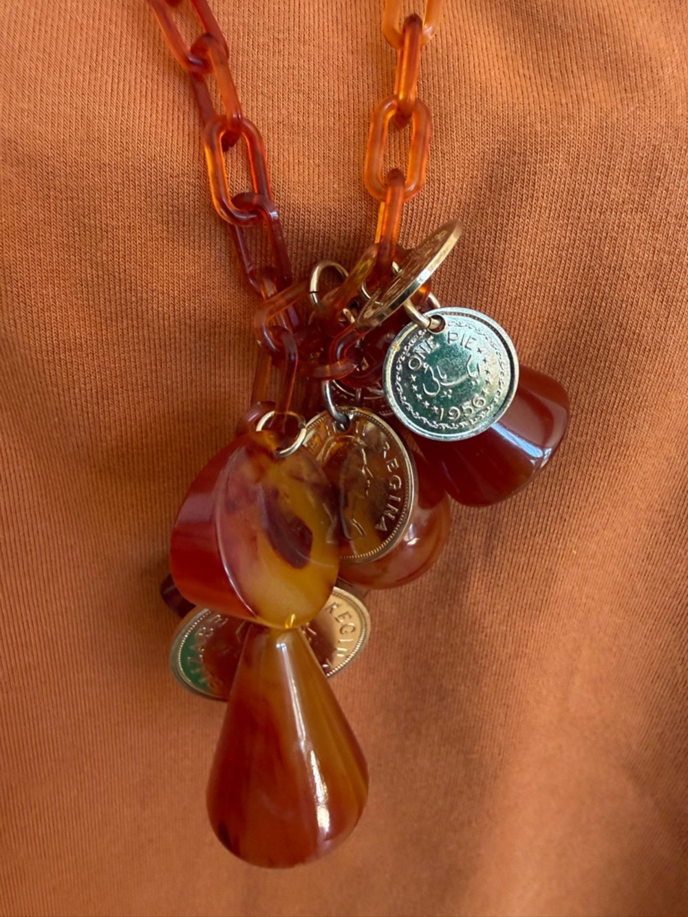 Vintage lucite?  Coin Pendant Necklace - Women Jewelry amber color - Picture 10 of 13
